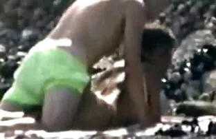 XXX Rosso video porno di nonne mamma in calze penetrante giovane,
