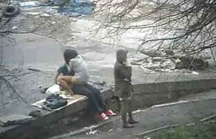 XXX Due russo Puttane nonne troie tedesche fumo su il balcony