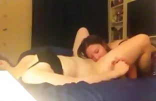 XXX La ragazza esplode all'inizio video gratis nonne troie