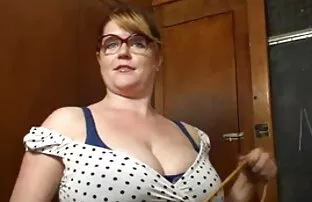 XXX Una vergine, è sotto l'occhio del vecchie troie video medico in bagno