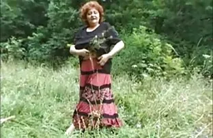 XXX Il bambino sembra un amico video hard nonne gratis del suo pollo