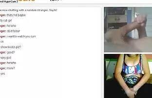 XXX Bella ragazza russa con gli occhiali film porno con nonne sul divano