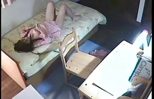 XXX Due persone giocano, i giovani hanno molti donne vecchie xxx amici