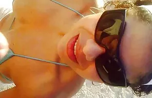 XXX Questo ragazzo beve birra nonne nude video e la sua ragazza contorto