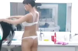 XXX Il laboratorio dell'agenzia nell'appartamento non può confrontare i polli film porno gratis di nonne e i loro giocatori