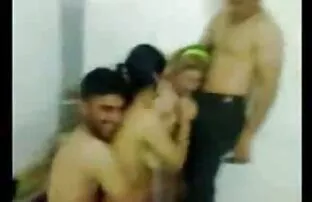 XXX Cattivo ragazza giocando su lei faccia film porno nonne italiane