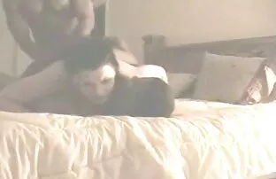 XXX Questo nonne e nipoti xxx uomo è abilmente contento tenendo le dita nella Figa