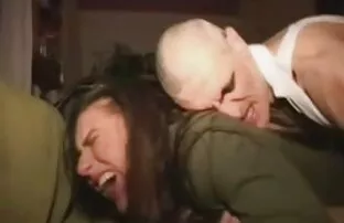 XXX Ragazza a casa sul divano e registrato un video di famiglia con video nonne hard una ragazza