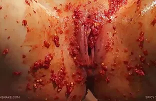 XXX Ha quasi preso il lavoro di una troia adulta video nonne hard e finisce nella sua bocca