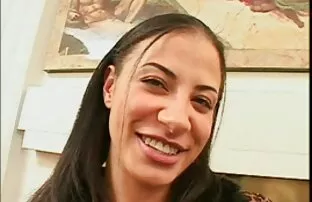 XXX Il pilota su due tronchi direttamente sul video porno nonni con nipoti prato