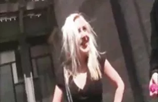 XXX Giovane ragazza in tutti i buchi con una forte Carroll nonne video gratis